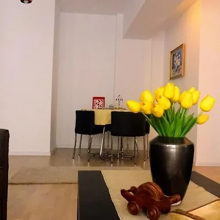Διαμέρισμα Chic In Residential Area *