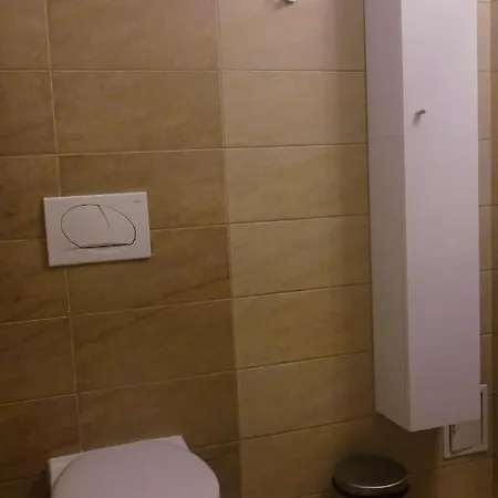 Διαμέρισμα Chic In Residential Area *