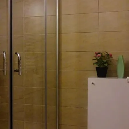 Διαμέρισμα Chic In Residential Area *